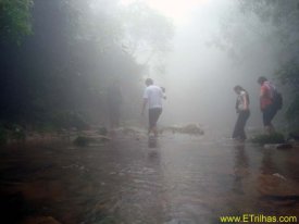 Muita neblina na trilha da Cachoeira da Fumaça em Paranapiacaba - SP Muita neblina na trilha da Cachoeira da Fumaça em Paranapiacaba - SP