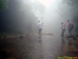 Muita neblina na trilha da Cachoeira da Fumaça em Paranapiacaba - SP