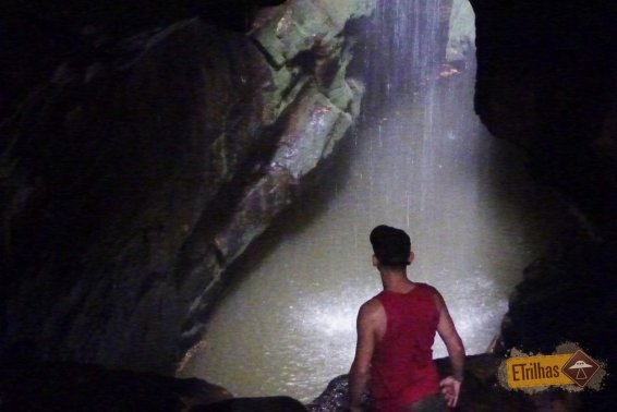 gruta-das-andorinhas-parque-da-barreira-itarare-sp