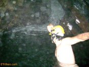 banho-cachoeira-dentro-da-caverna-ouro-grosso-petar